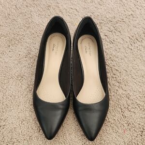 Clarks Women's Black Leather Kitten Heel Pumps